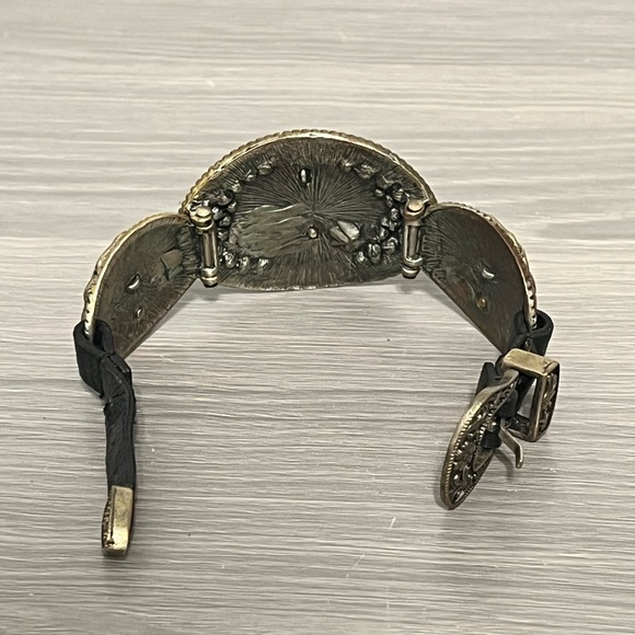 Leather and Bronze Buckle Bracelet with Flowers, Black and White Gemstones - Picture 7 of 10